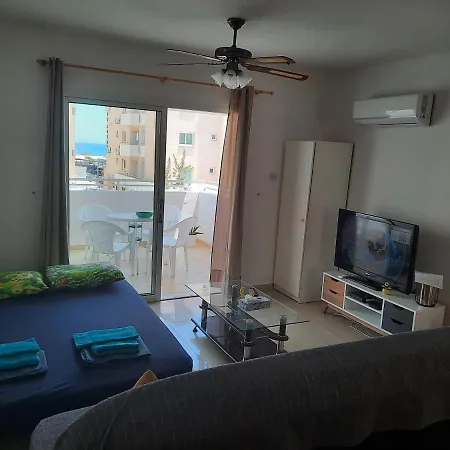 Large Apt 2 Bedrooms Sea View & 2 Balconies