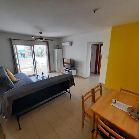 Large Apt 2 Bedrooms Sea View & 2 Balconies *