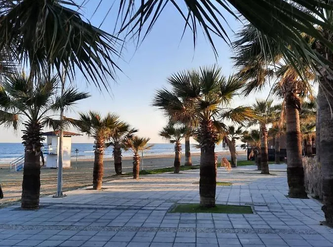 Large Apt 2 Bedrooms Sea View & 2 Balconies Λάρνακα