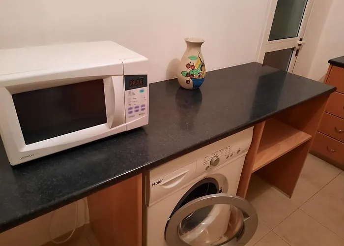 Large Apt 2 Bedrooms Sea View & 2 Balconies * Λάρνακα