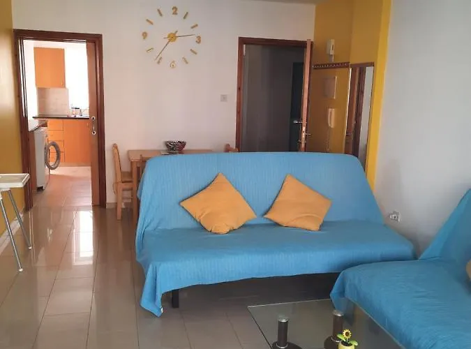 Large Apt 2 Bedrooms Sea View & 2 Balconies Λάρνακα