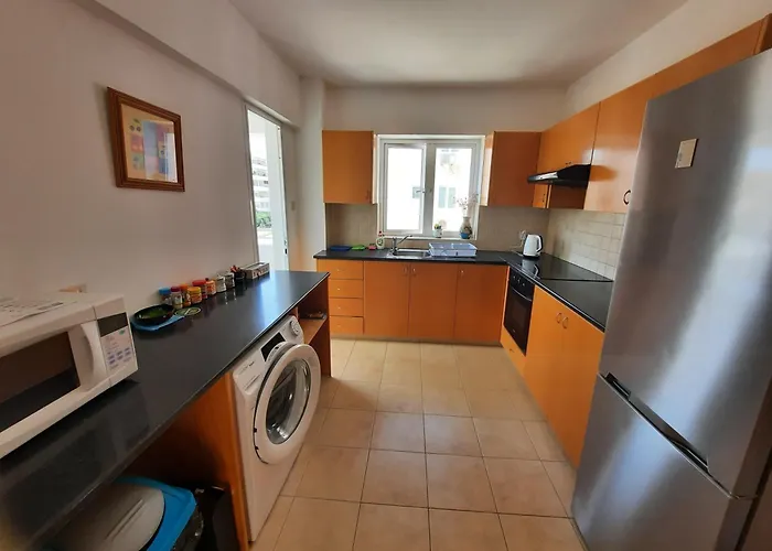 Large Apt 2 Bedrooms Sea View & 2 Balconies Διαμέρισμα *