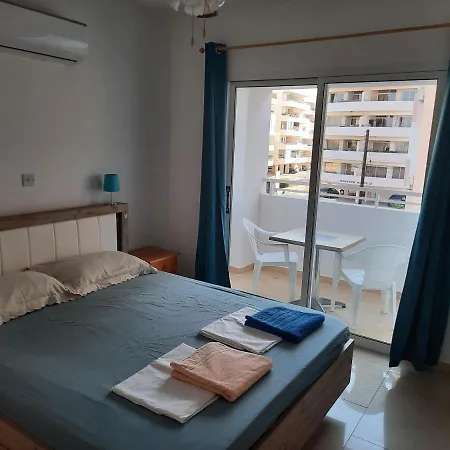 Large Apt 2 Bedrooms Sea View & 2 Balconies Апартаменты Ларнака