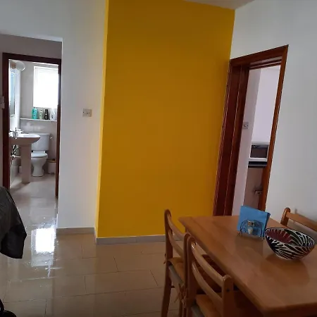 Large Apt 2 Bedrooms Sea View & 2 Balconies * Ларнака