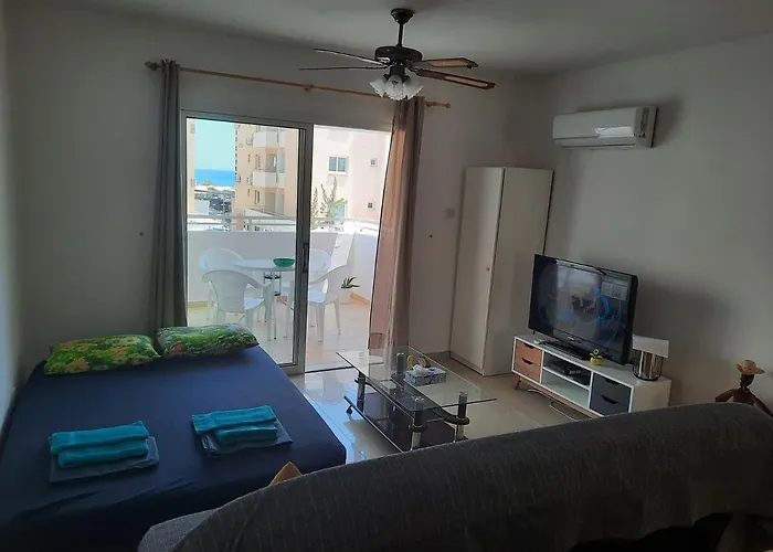 Large Apt 2 Bedrooms Sea View & 2 Balconies