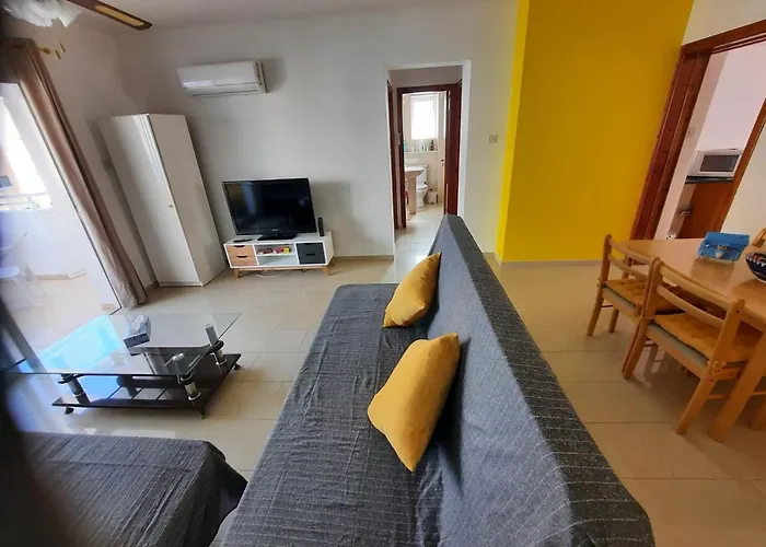 Large Apt 2 Bedrooms Sea View & 2 Balconies Apartmán